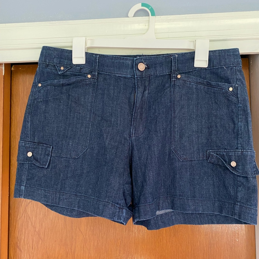 White House black market blue shorts with pockets 4 inch inseam